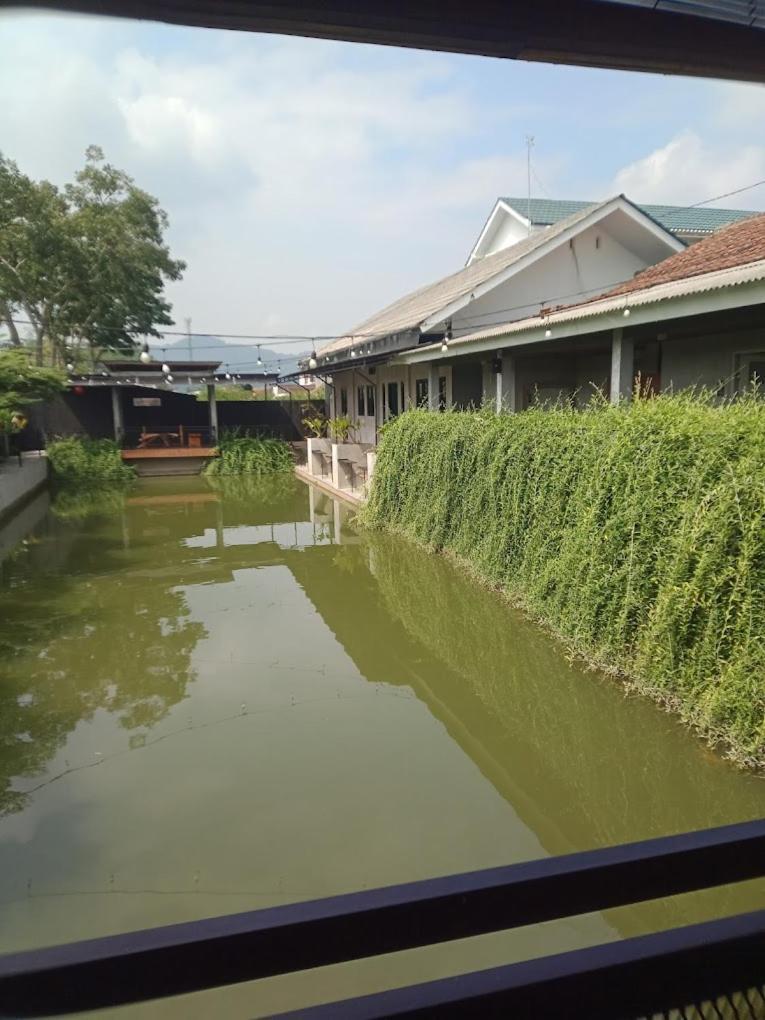 Backyard Guest House Banjar  Εξωτερικό φωτογραφία